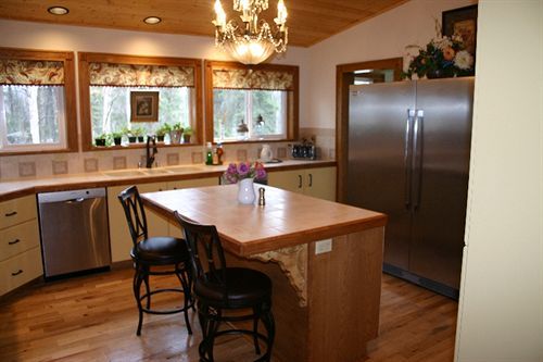 Maria's Creekside 3* Anchorage